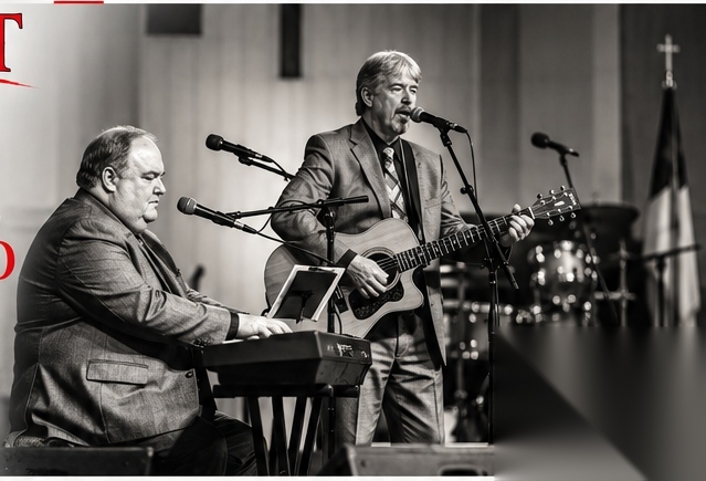 David East and Paul Rigdon performing